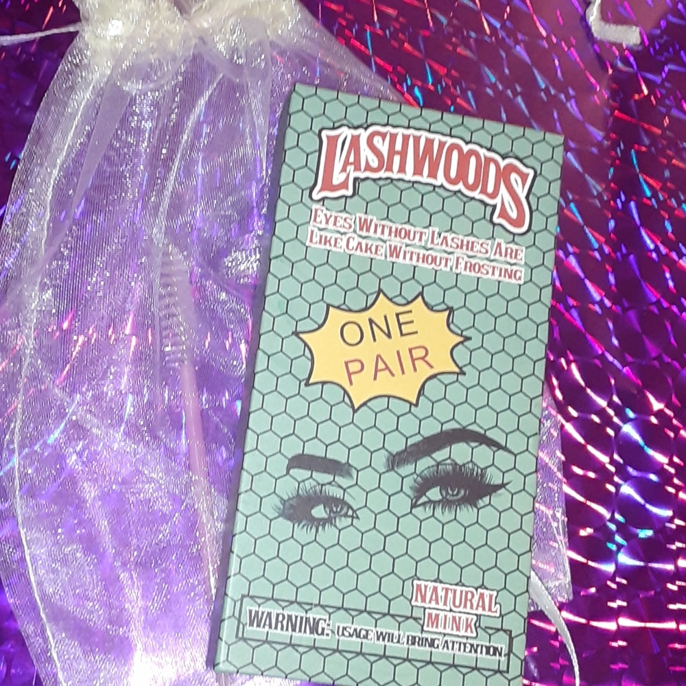 Beauty Bee's lashes
